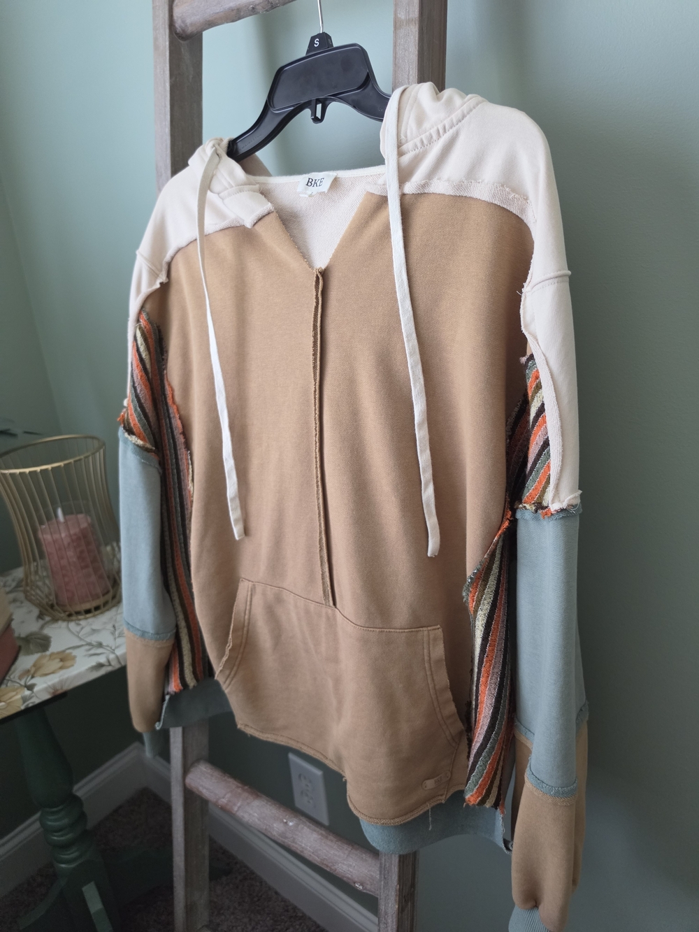 Buckle Tan & Cream Colorblock Hooded Pullover with Striped Sleeve Accents